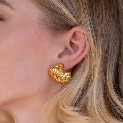 gold shell earrings