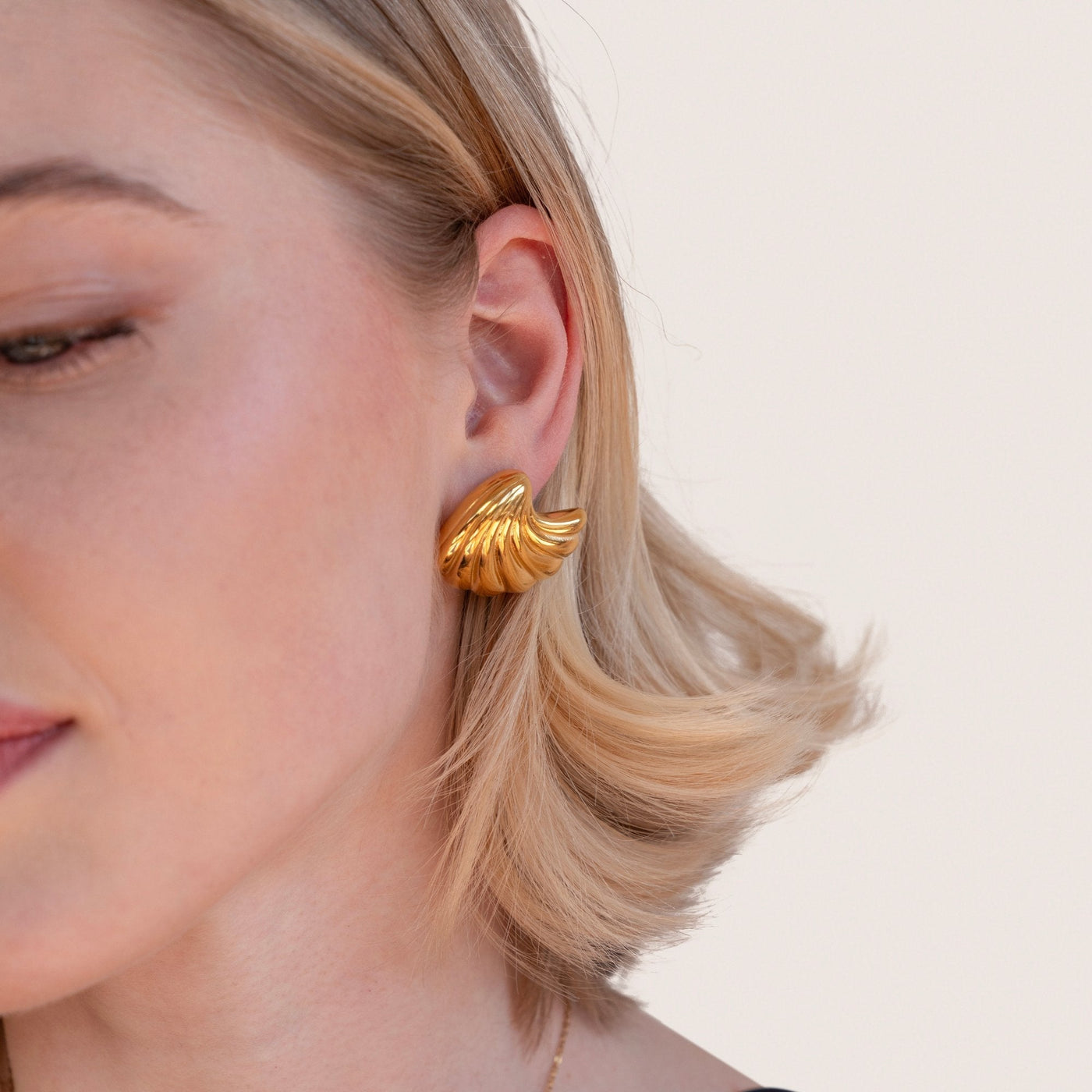 gold shell earrings
