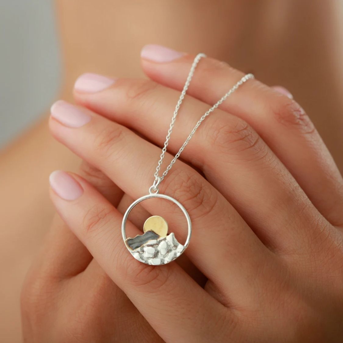 قلادة الجبل