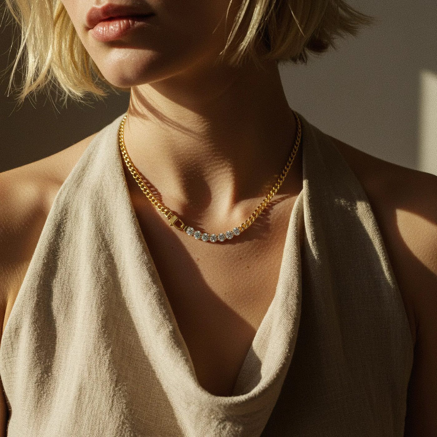 قلادة مائل الماسية