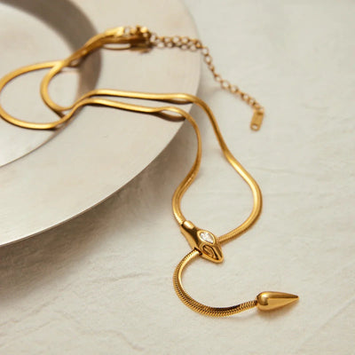 قلادة زاريلي الذهبية بشكل ثعبان