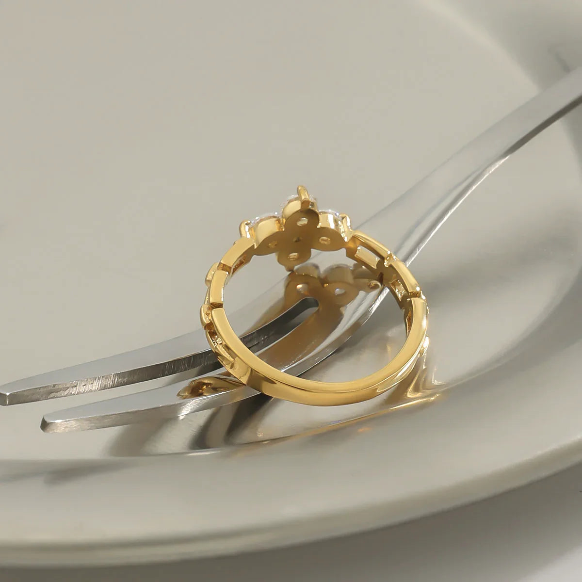 خاتم كليستين الماسي بتصميم بتلة