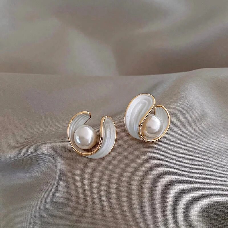 Luxury white opal earrings with pearls in gold 