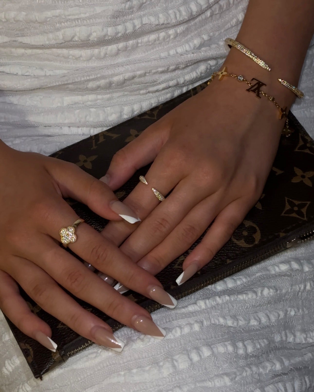 سوار لايسي الذهب