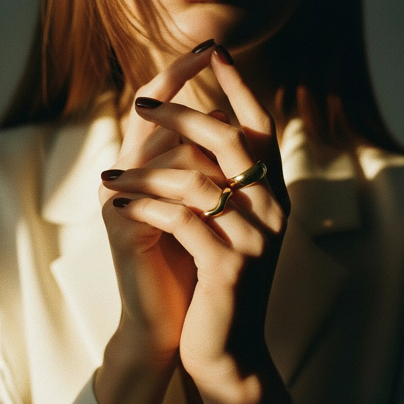 خاتم لوناتريا الذهبي الموجي