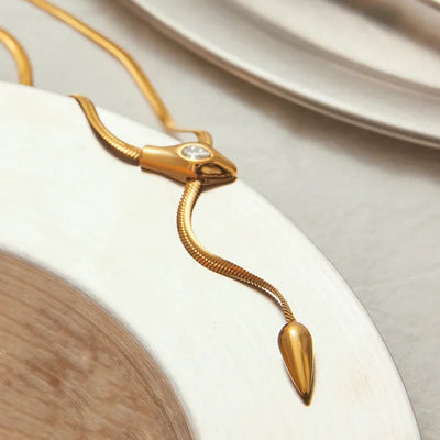 قلادة زاريلي الذهبية بشكل ثعبان