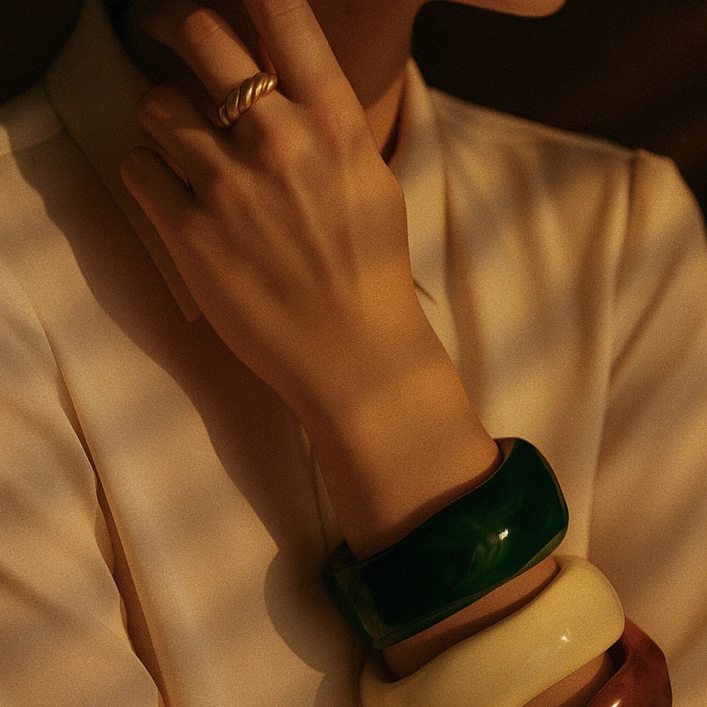 أساور جوليانا المنحوتة لخريف