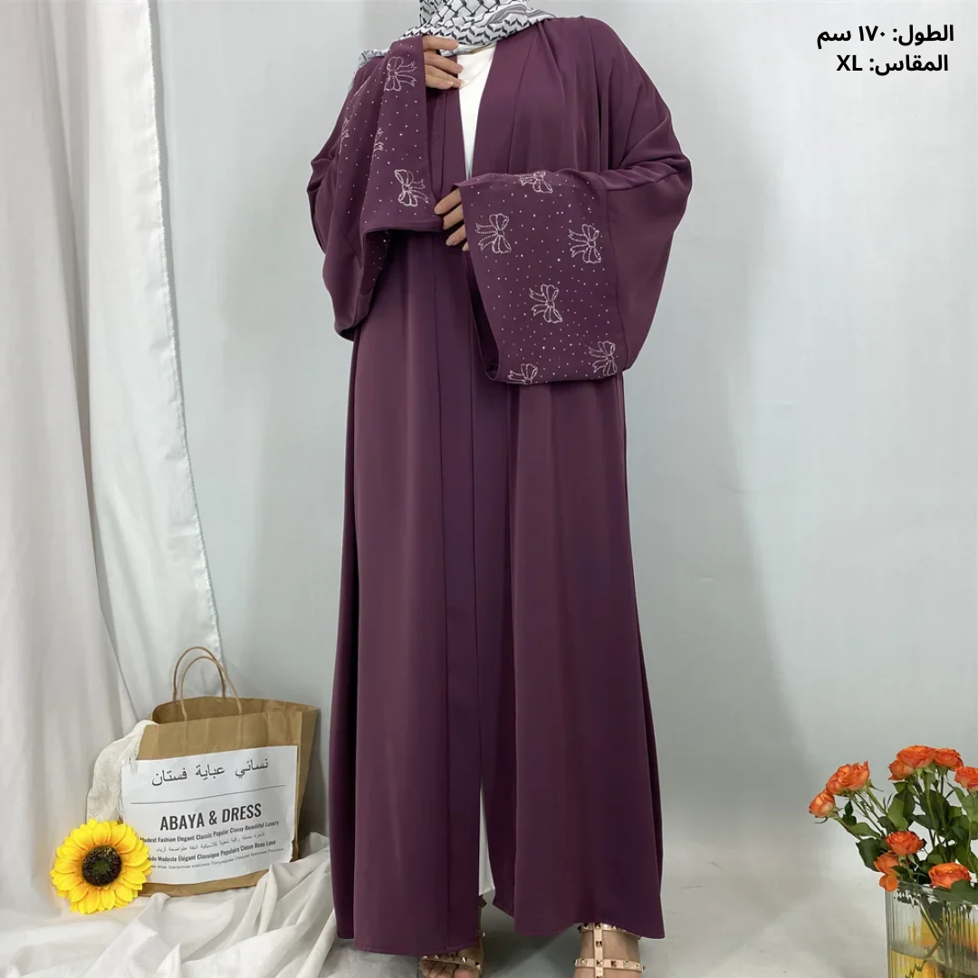 عباءة فاخرة بأكمام مطرزة أنيقة