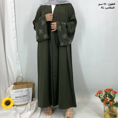 عباءة فاخرة بأكمام مطرزة أنيقة