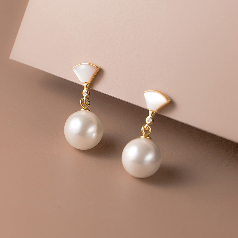 Leka - Elegant Gold Pearl Earrings 