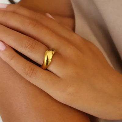 خاتم لانا الذهبي غير المحدد