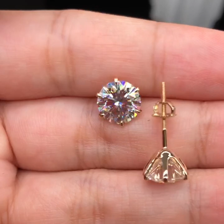 أقراط تيرا من الذهب الأبيض الأنيق