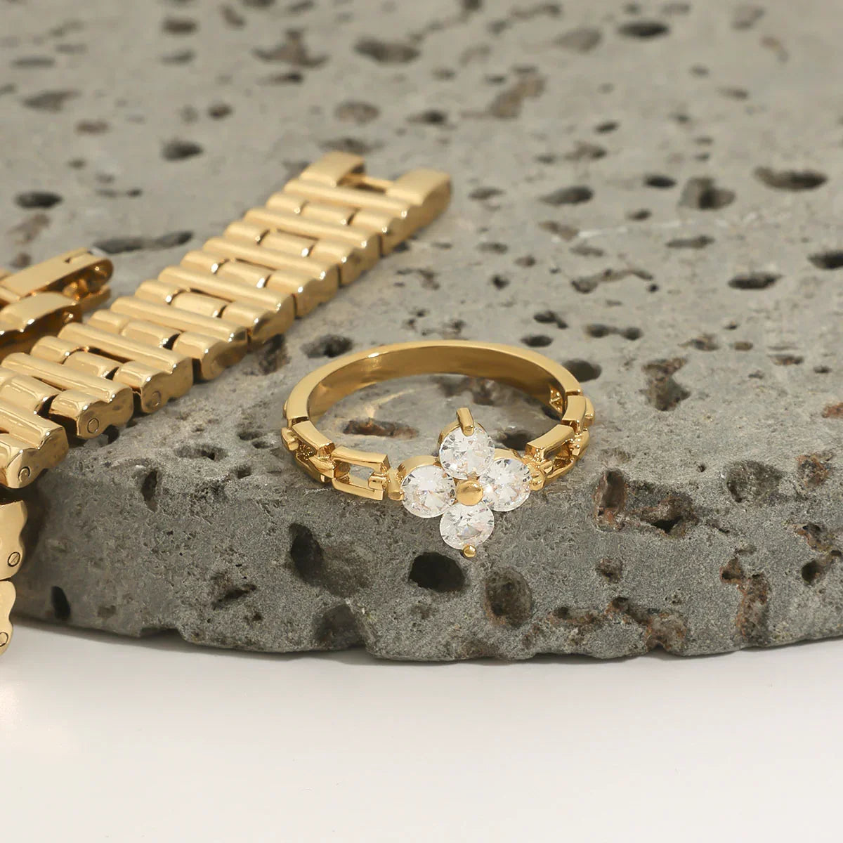 خاتم كليستين الماسي بتصميم بتلة