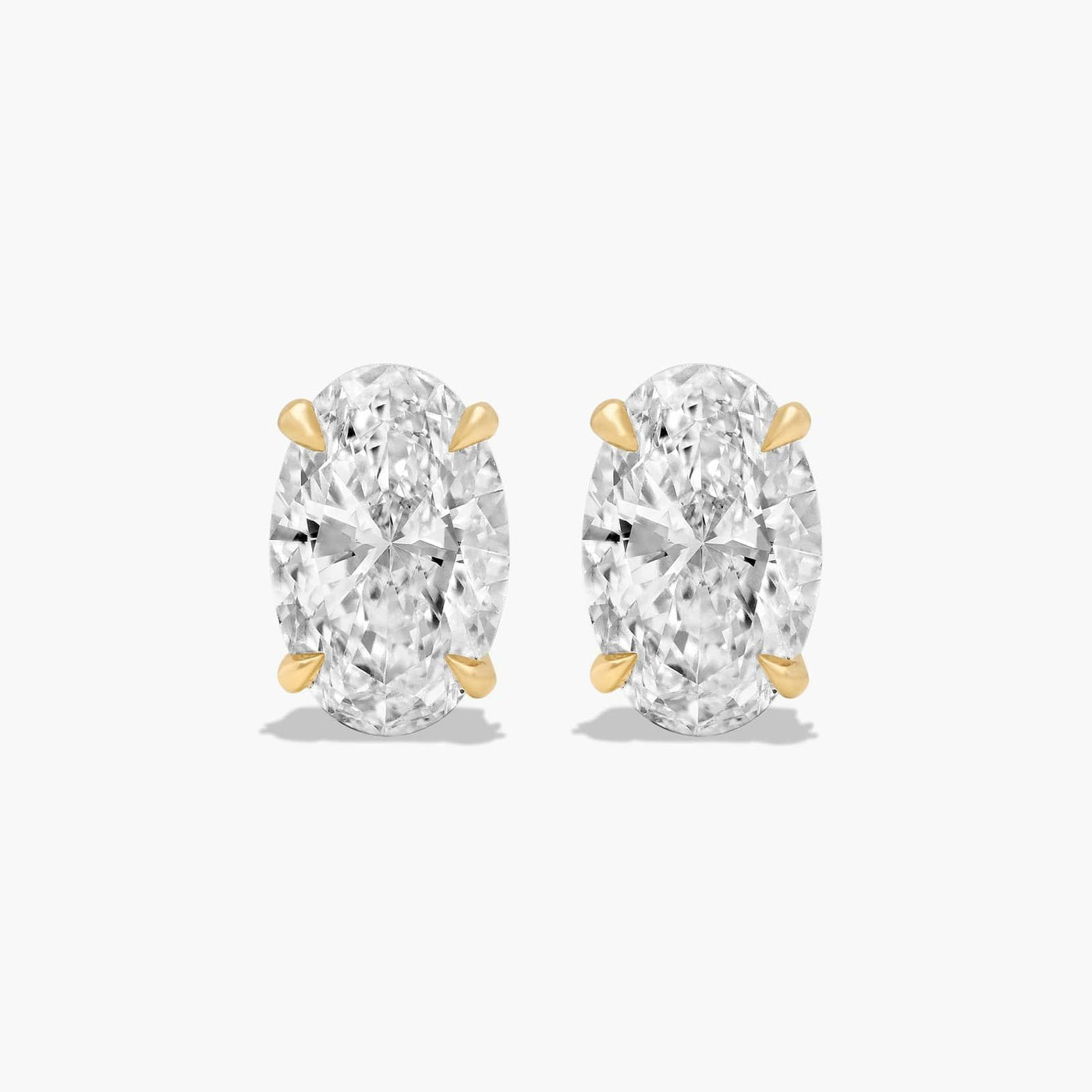 أقراط سوليتير بيضاوية 2CT