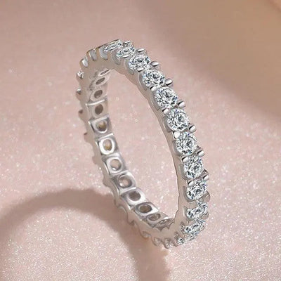 Silver ring with zirconia filling