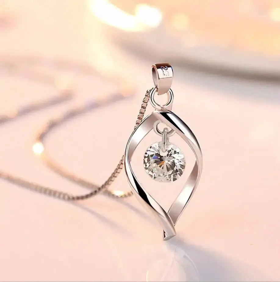 Necklace with zirconia in silver