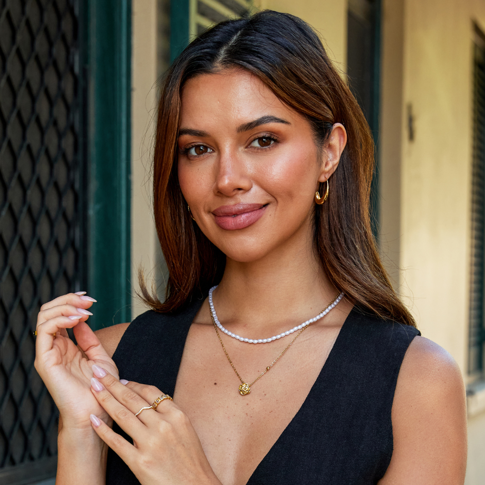 قلادة وردة ذهبية