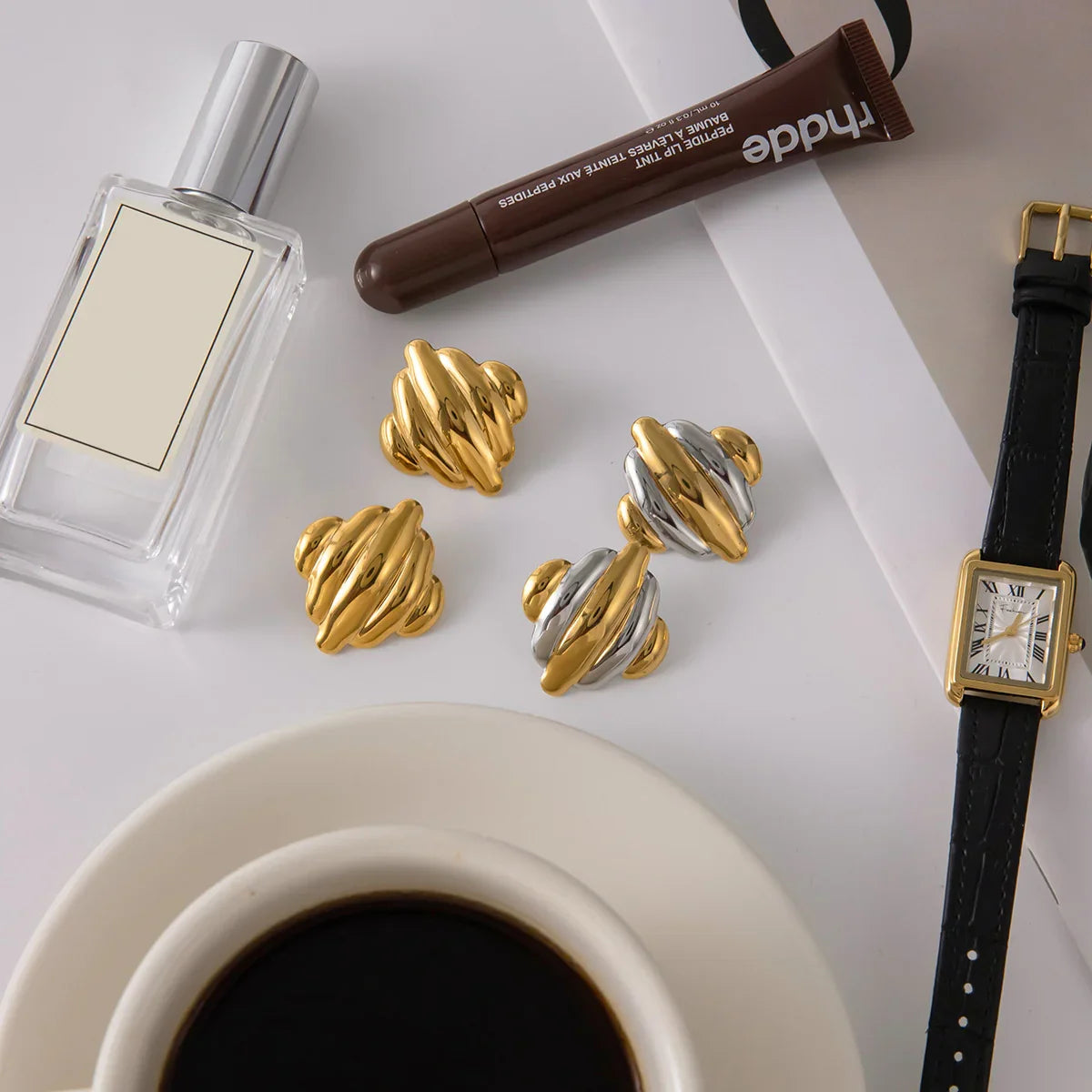 أقراط ماكسين الذهبية المموجة