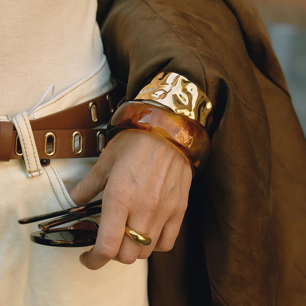 خاتم كايتلين الأكريليكي السميك