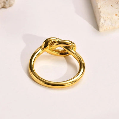 خاتم بيلارا الذهبي العقدة