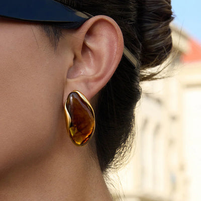 أقراط أميليس المصنوعة من الأحجار الكريمة اللامعة