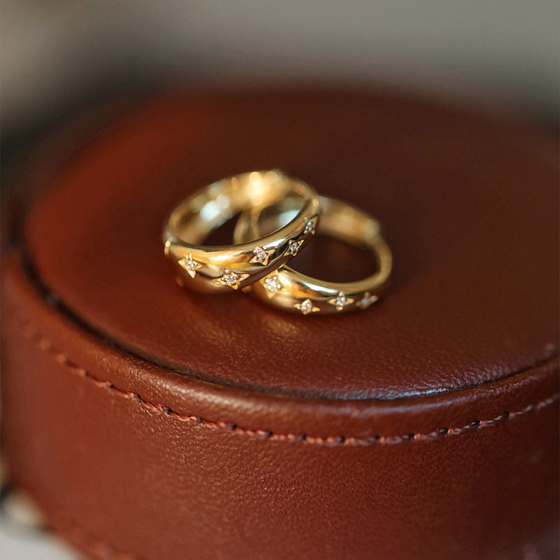 أقراط فاخرة من الذهب والفضة