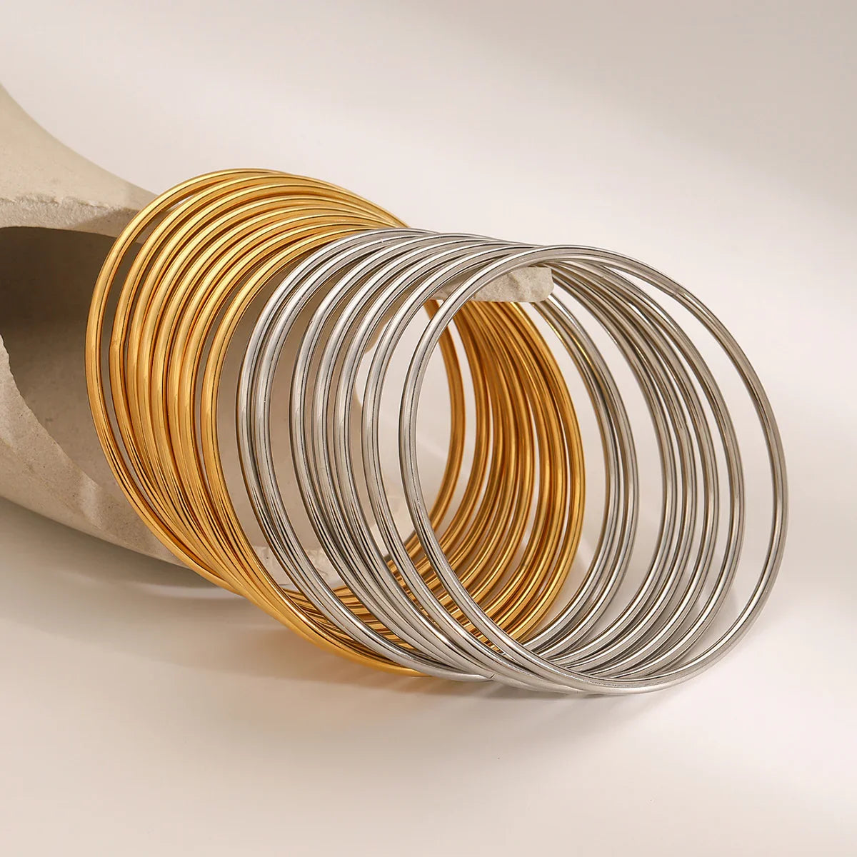 مجموعة أساور شانون الذهبية