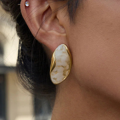 أقراط أميليس المصنوعة من الأحجار الكريمة اللامعة