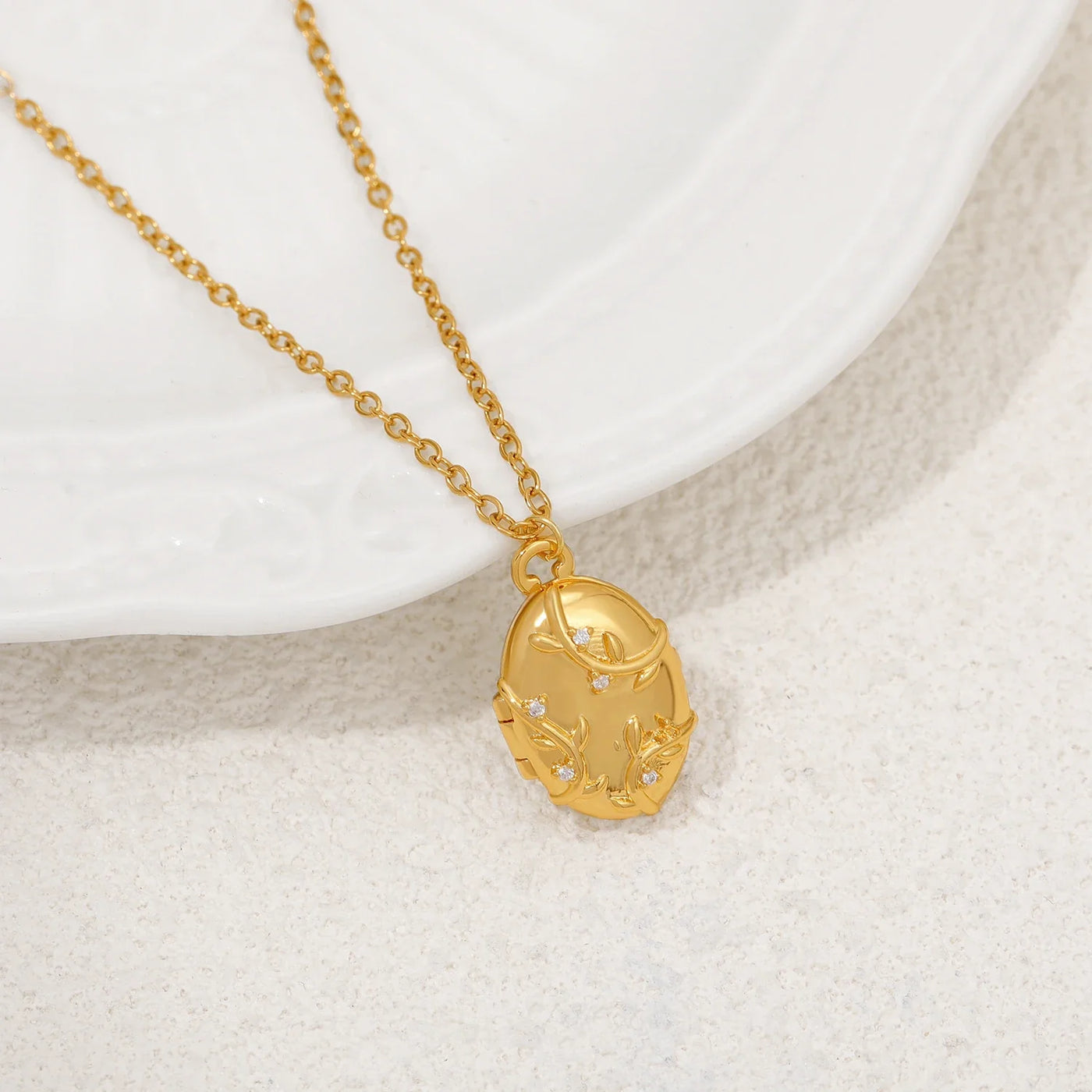 قلادة صورة بيضاوية أنيقة من الزركون