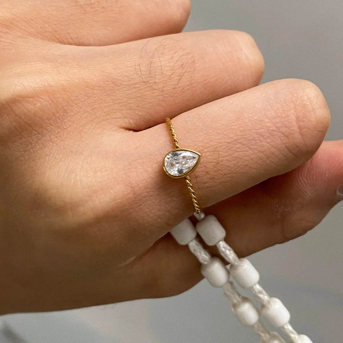 طقم مكون من ثلاث قطع خاتم ذهبي