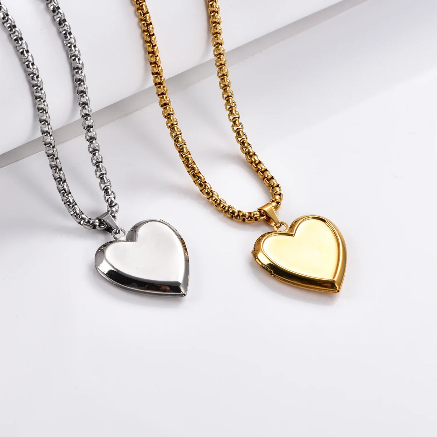 قلادة صورة قلب من الفولاذ المقاوم للصدأ بتصميم عتيق