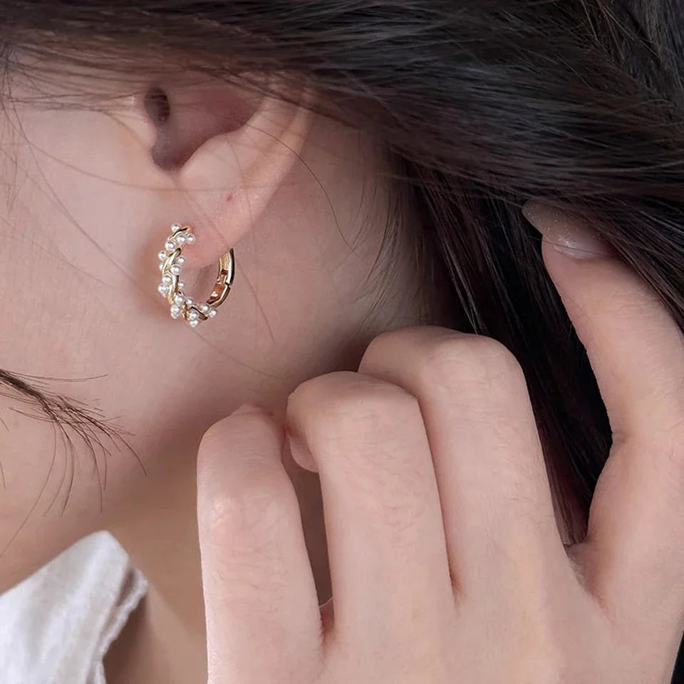 أقراط هوب مزيفة من اللؤلؤ الفرنسي الأنيق