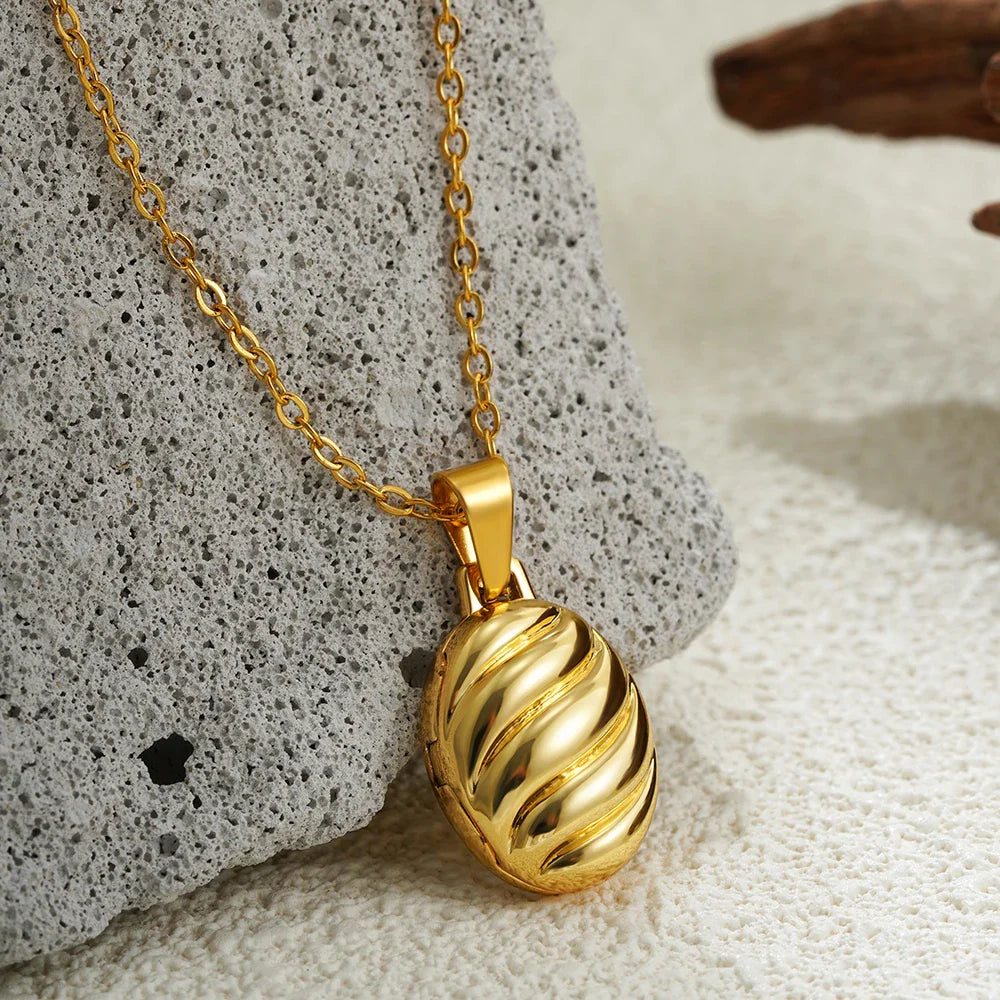 قلادة صور بيضاوية قديمة من الفولاذ المقاوم للصدأ