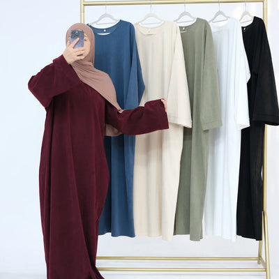 عباءة أساسية فاخرة – تصميم بسيط وأنيق