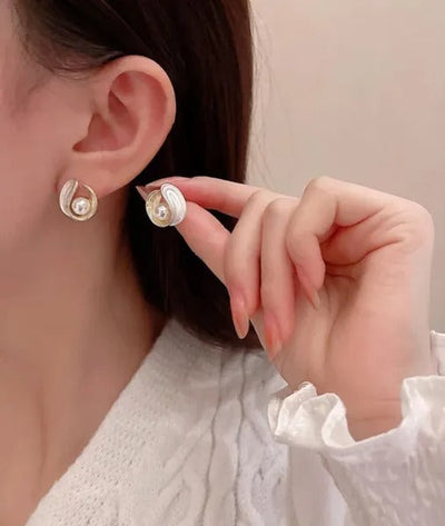 Liori - Pearl Spiral Earrings 