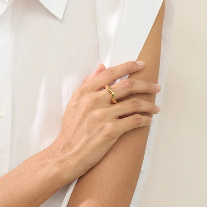 خاتم لوناتريا الذهبي الموجي