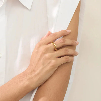 خاتم لوناتريا الذهبي الموجي