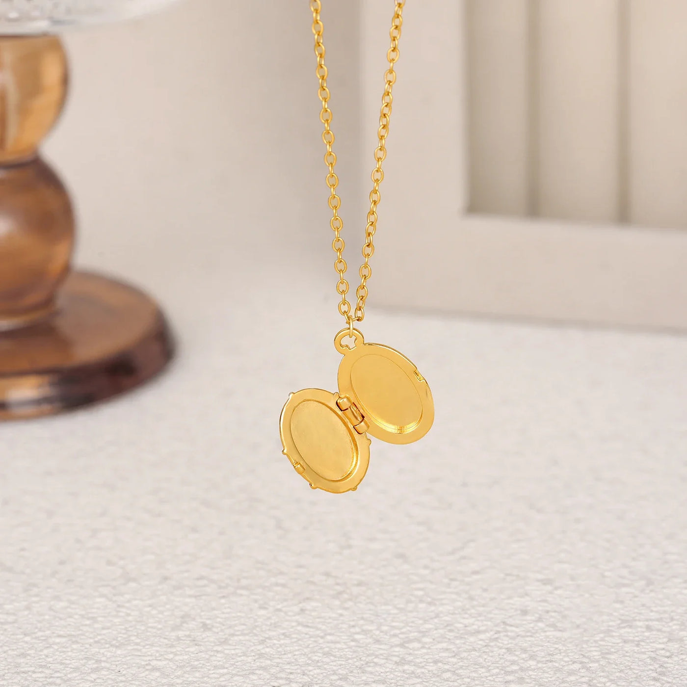 قلادة صورة بيضاوية أنيقة من الزركون