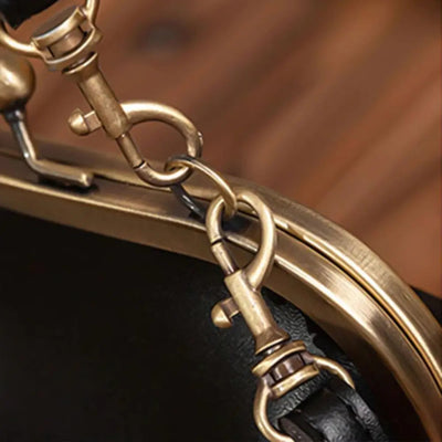 Anna - Elegant leather bag with snap closure