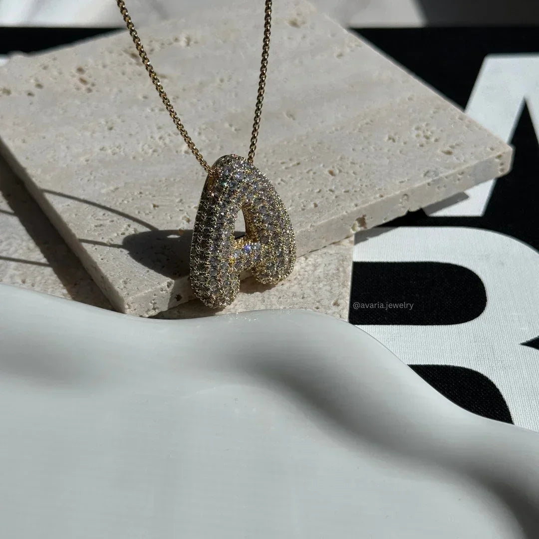 قلادة ماسية بحرف البداية