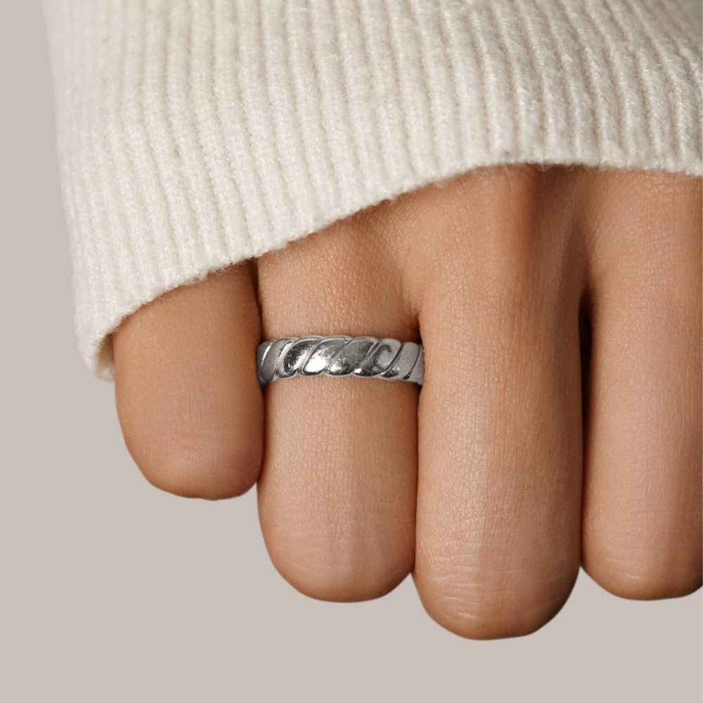 Calera twisted ring in silver