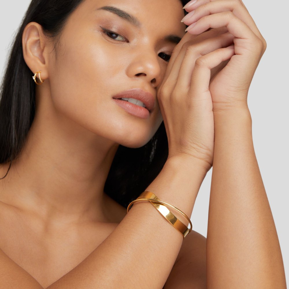 Unique gold bracelet from Eve