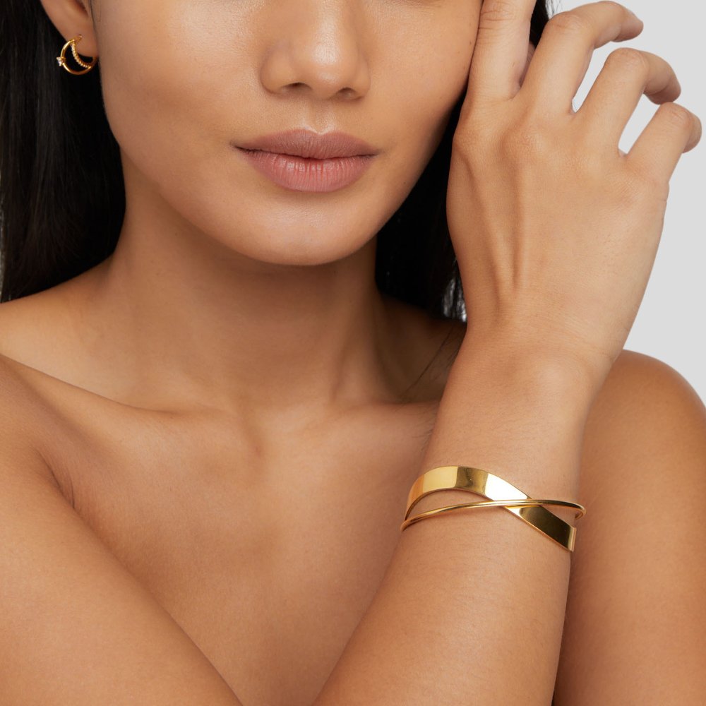 Unique gold bracelet from Eve