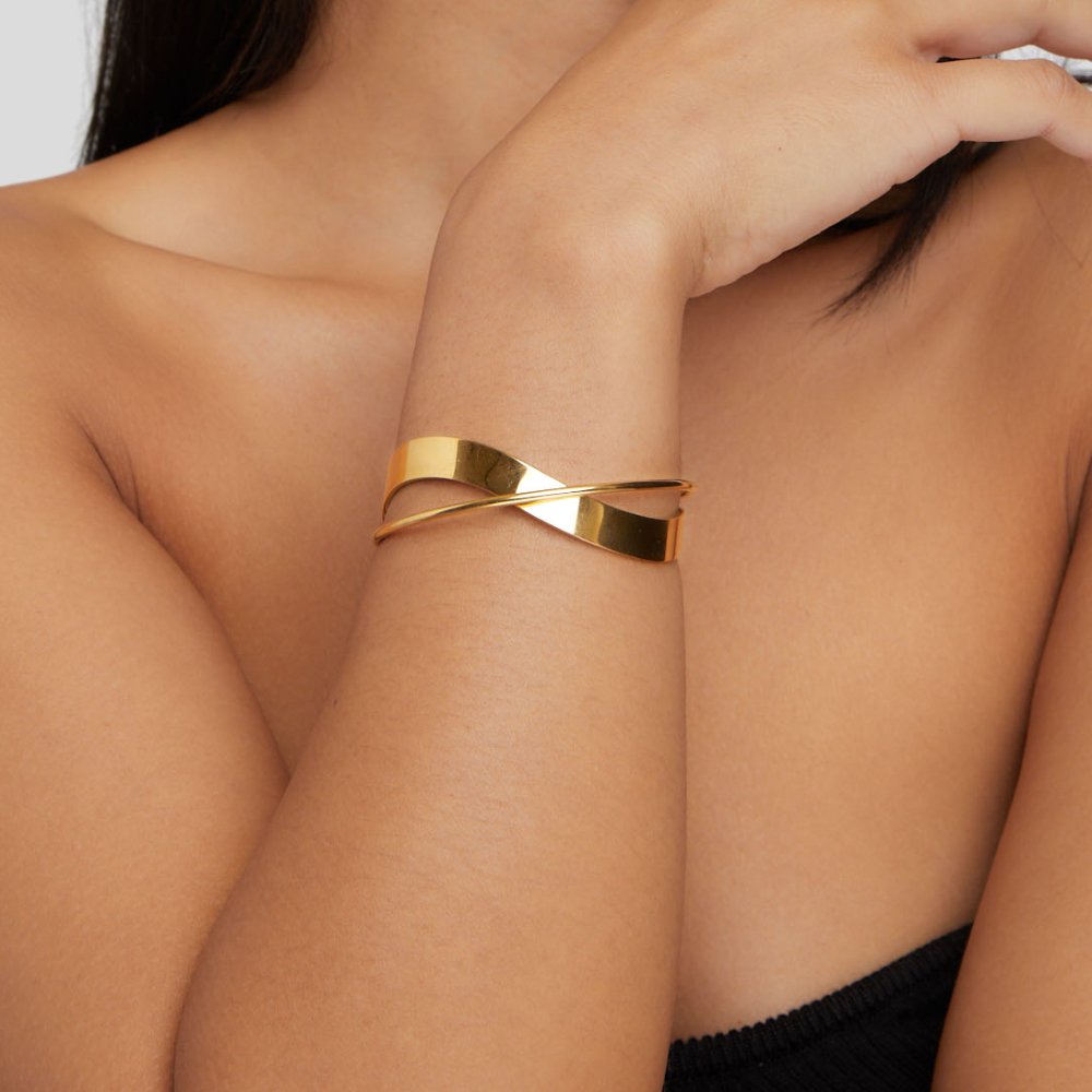 Unique gold bracelet from Eve