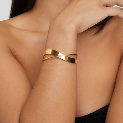Unique gold bracelet from Eve