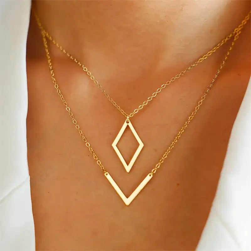 Elegant geometric V-shaped necklace