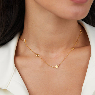 قلادة زهرة القوة الذهبية