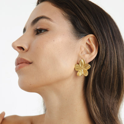 gold earrings