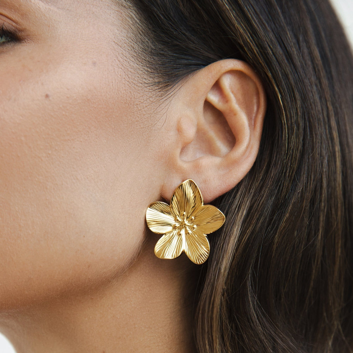 gold earrings