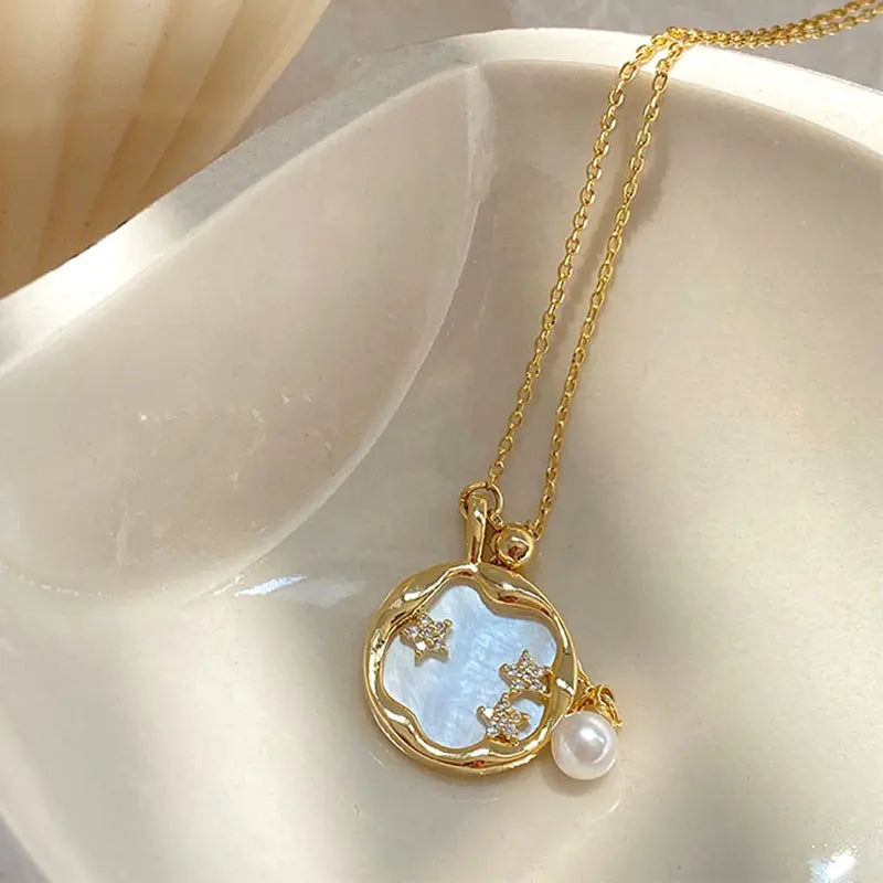Moonstone necklace with pearl in gold